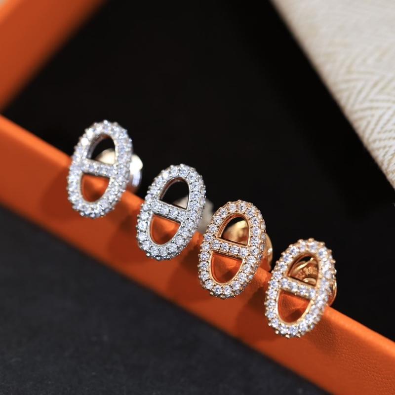 H**me5 earrings
